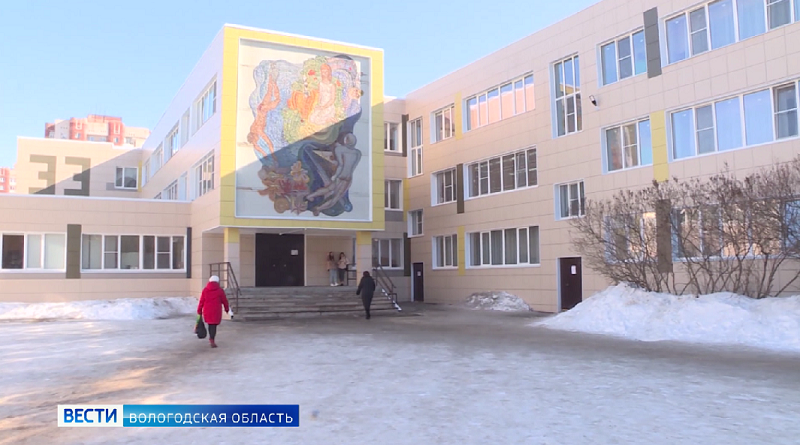 Центральный вход. Крыльцо школы.
